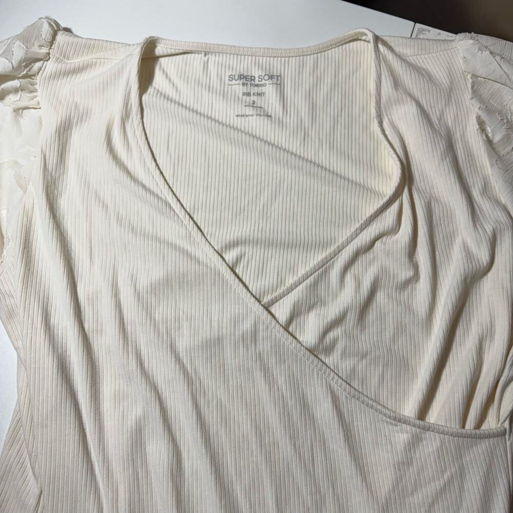 Torrid Ribbed V-Neck Surplice Top Pristine Size 2 (2X 18–20) Soft Stretch - Picture 4 of 9